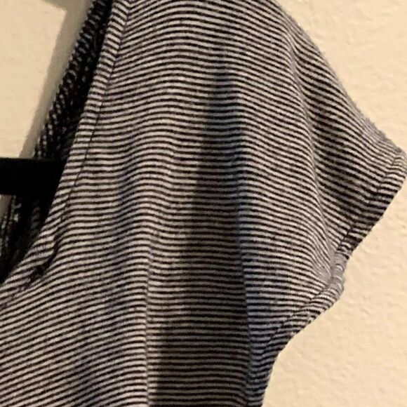 Guess, off shoulder, on shoulder knit top, Sz L, black & white mini stripes, EUC - Picture 5 of 16